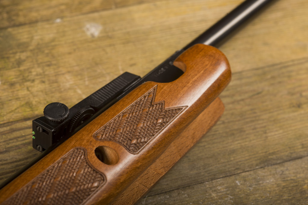 Forend chequering on air rifle 