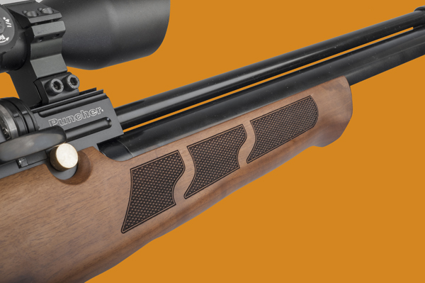 The well-proportioned, chequered forend provides a good hold